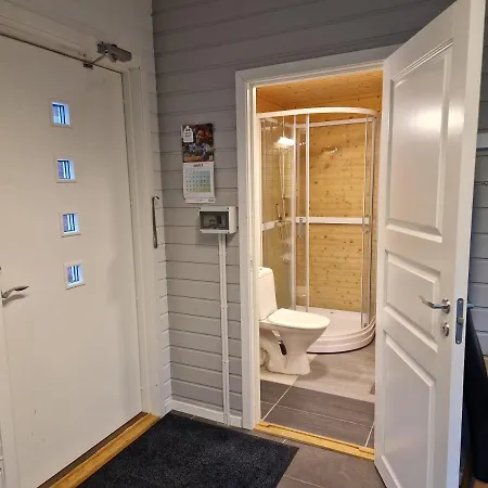 Lyngen Fjordcamp בית נופש *
