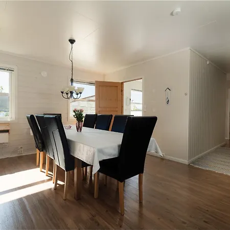 Lyngen Fjordcamp Holiday home