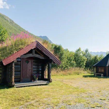 Lyngen Fjordcamp Holiday home *