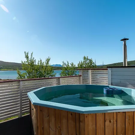Lyngen Fjordcamp Holiday home *