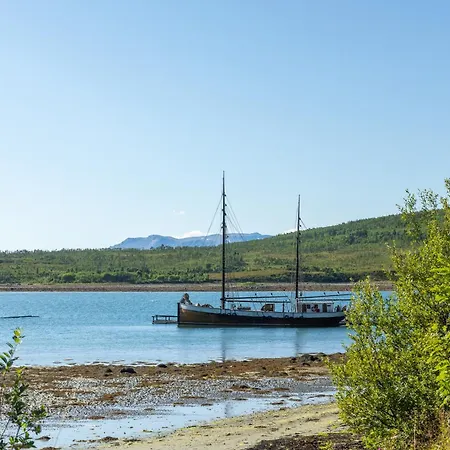 Lyngen Fjordcamp *