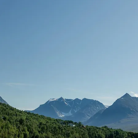 Lyngen Fjordcamp *