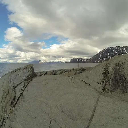 בית נופש Lyngen Fjordcamp Nord-Lenangen