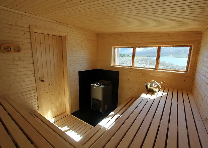 Lyngen Fjordcamp *